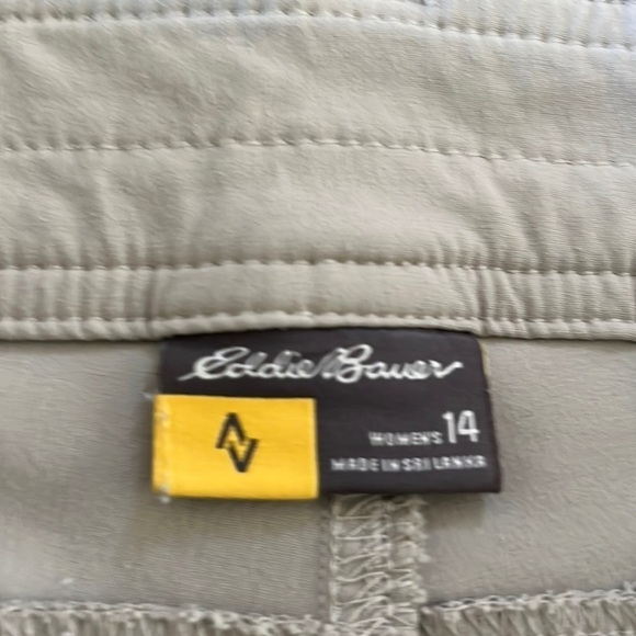 𝅺eddie Bauer women’s shorts, size 14 - Picture 3 of 9
